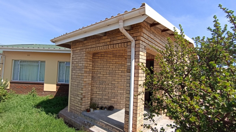 3 Bedroom Property for Sale in Louwville Western Cape